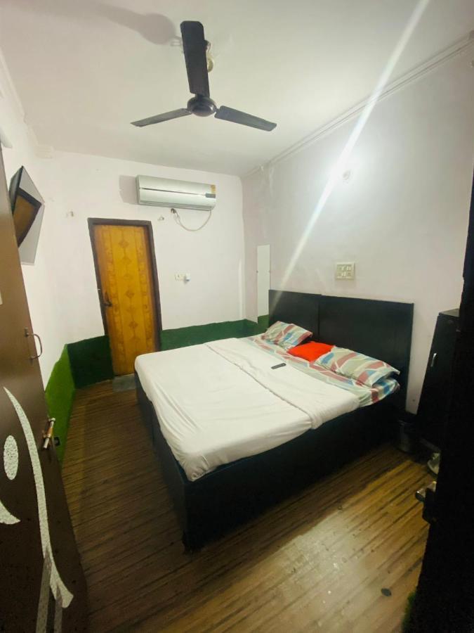 Royal - Rohini Sec 16 Hotel