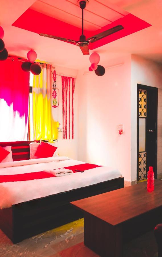 Royal - Rohini Sec 16 Hotel