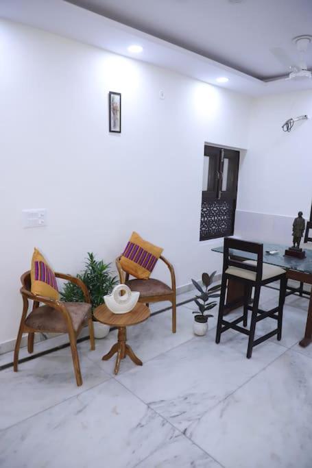 Divine India Service 1bhk,l-36b,saket New Delhi
