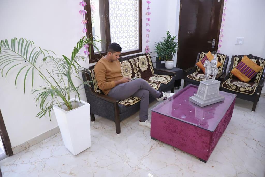 Apartment Divine India Service 1bhk,l-36b,saket *