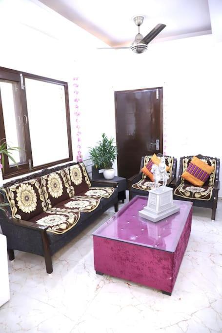 Divine India Service 1bhk,l-36b,saket Apartment