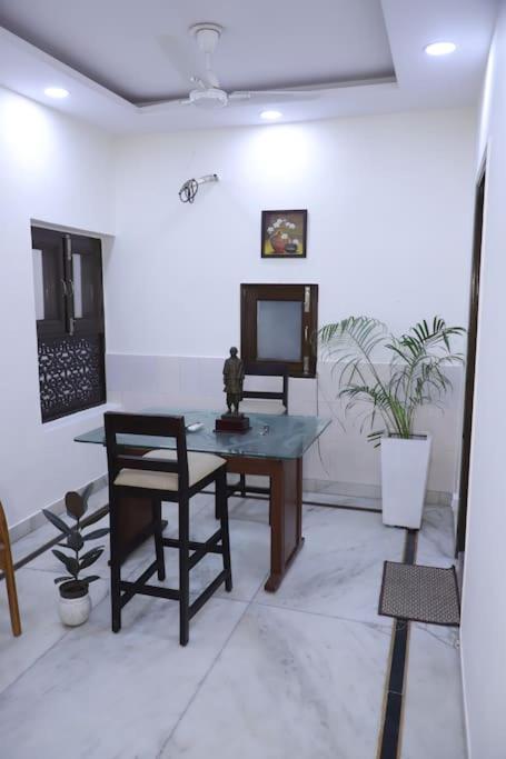 Divine India Service 1bhk,l-36b,saket Apartment New Delhi