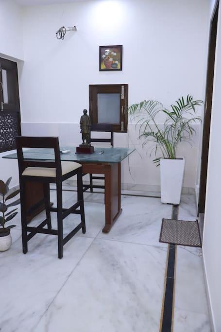 Apartment Divine India Service 1bhk,l-36b,saket *