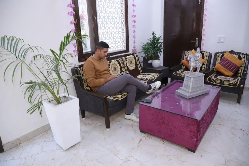 Apartment Divine India Service 1bhk,l-36b,saket New Delhi