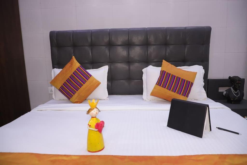 Apartment Divine India Service 1bhk,l-36b,saket *