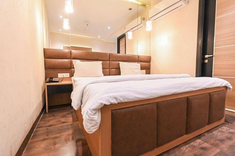 Solitaire Hotel