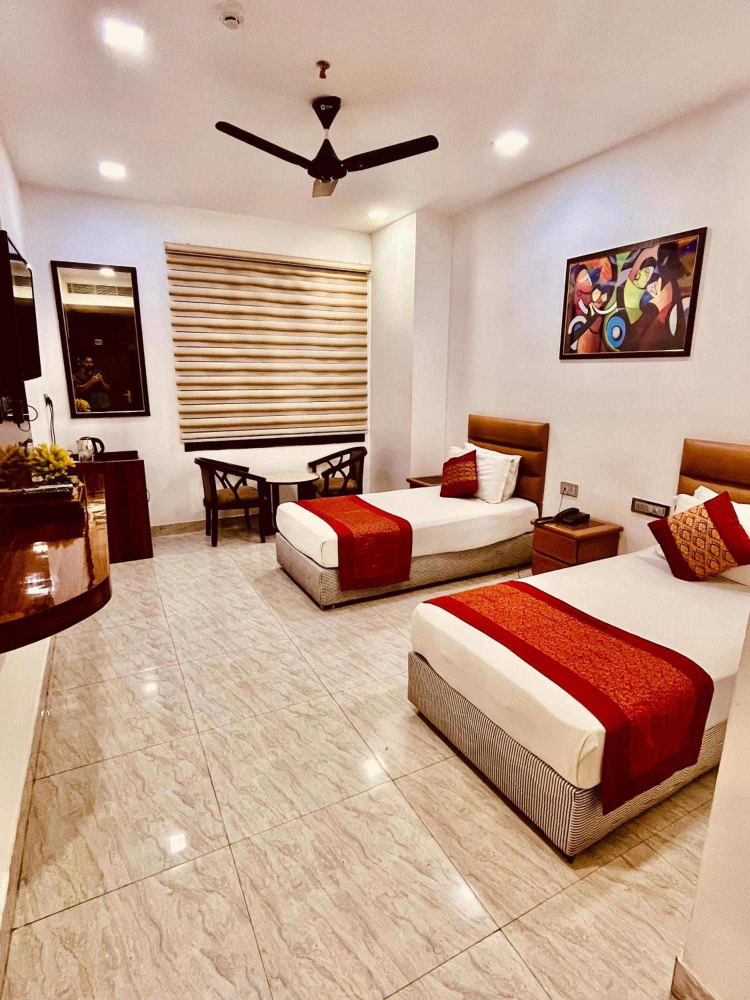 Amora Dwarka 3*