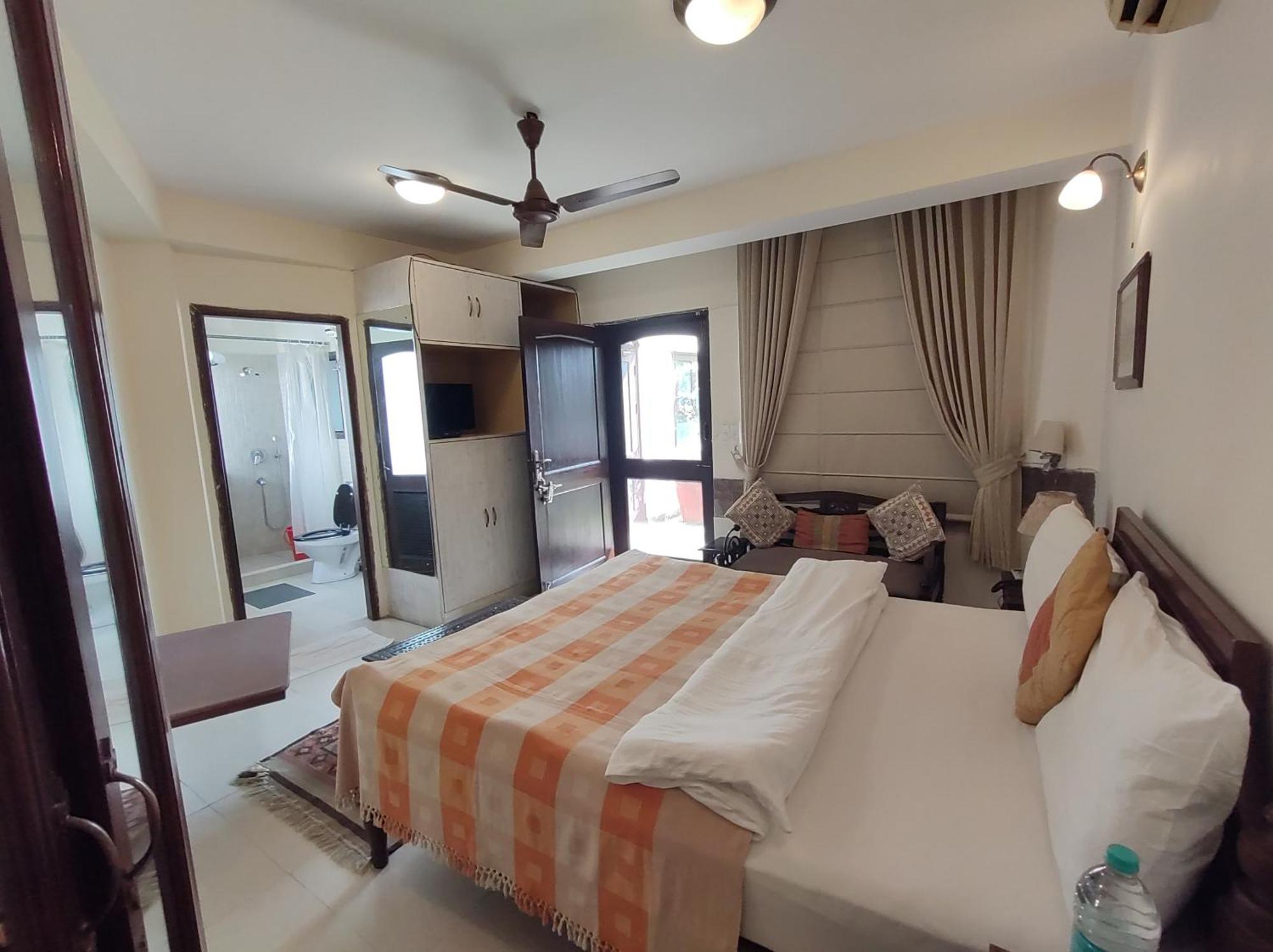 The Estate 3* New Delhi