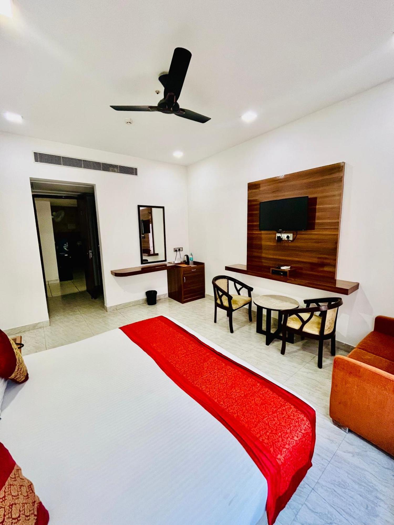Amora Dwarka 3* New Delhi