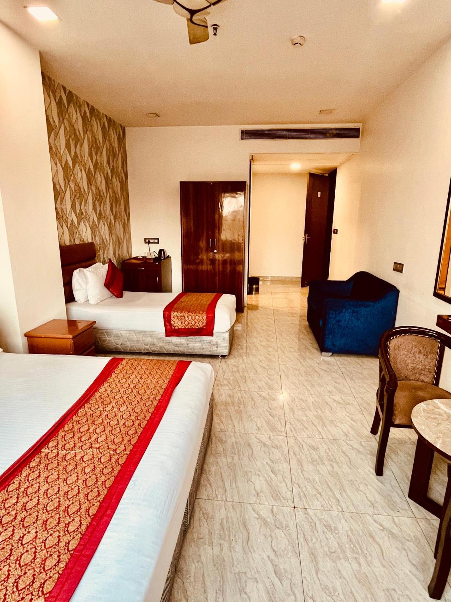 Hotel Amora Dwarka New Delhi