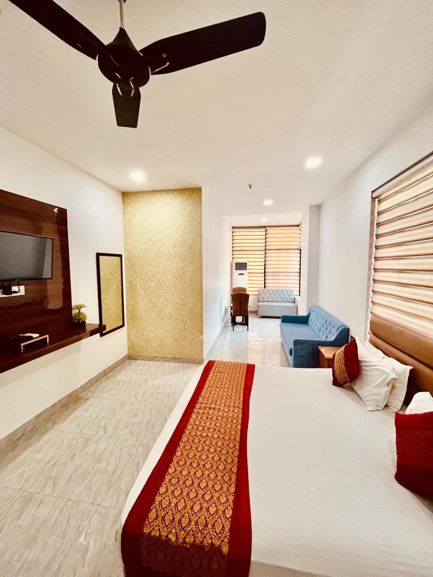 Amora Dwarka 3* New Delhi