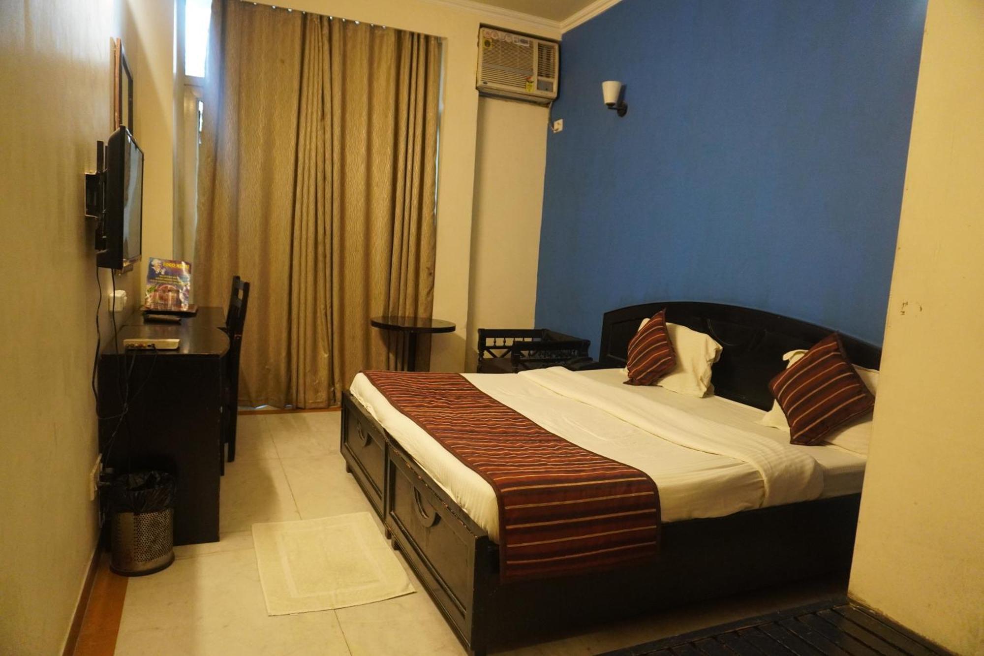Centre Nizamuddin Hotel 3*