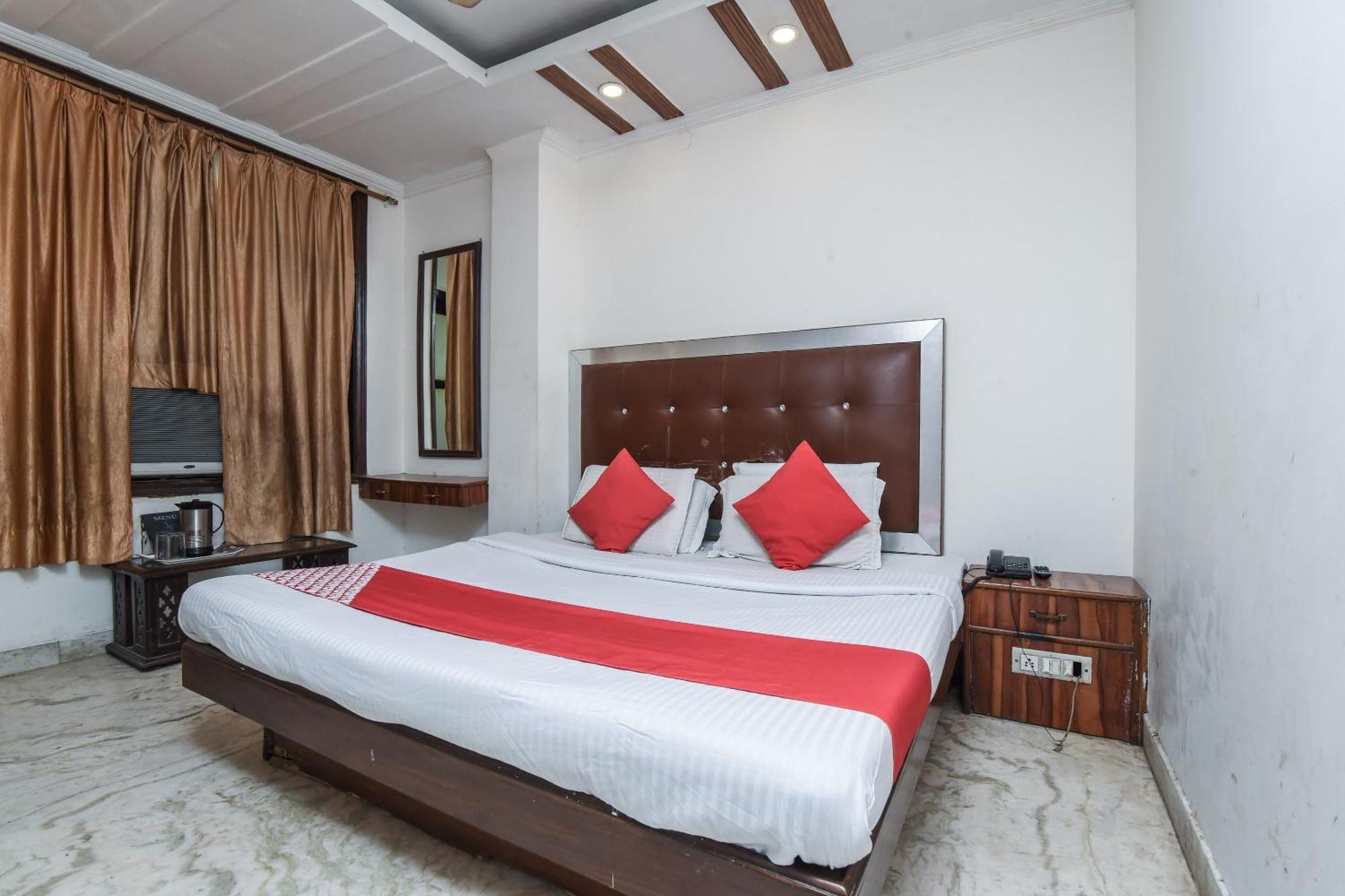 Collection O P G International Hotel New Delhi