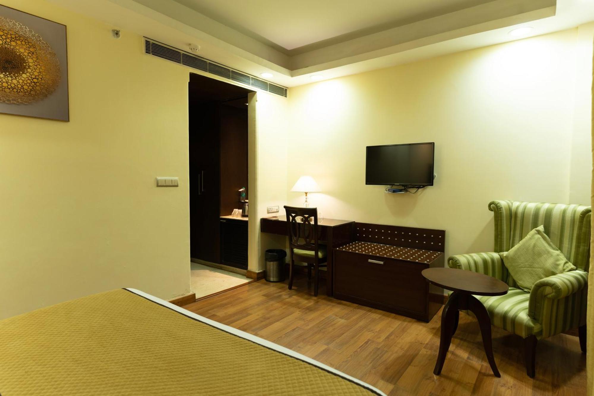 The Grand Orion - Kailash Colony Hotel New Delhi
