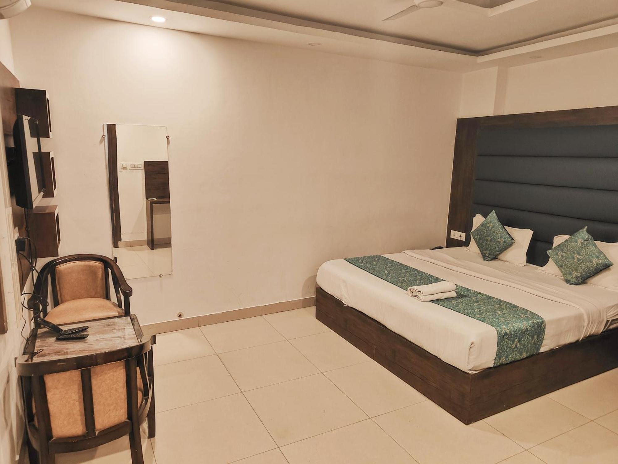 Hotel Marina Near Igi Airport Delhi 4*