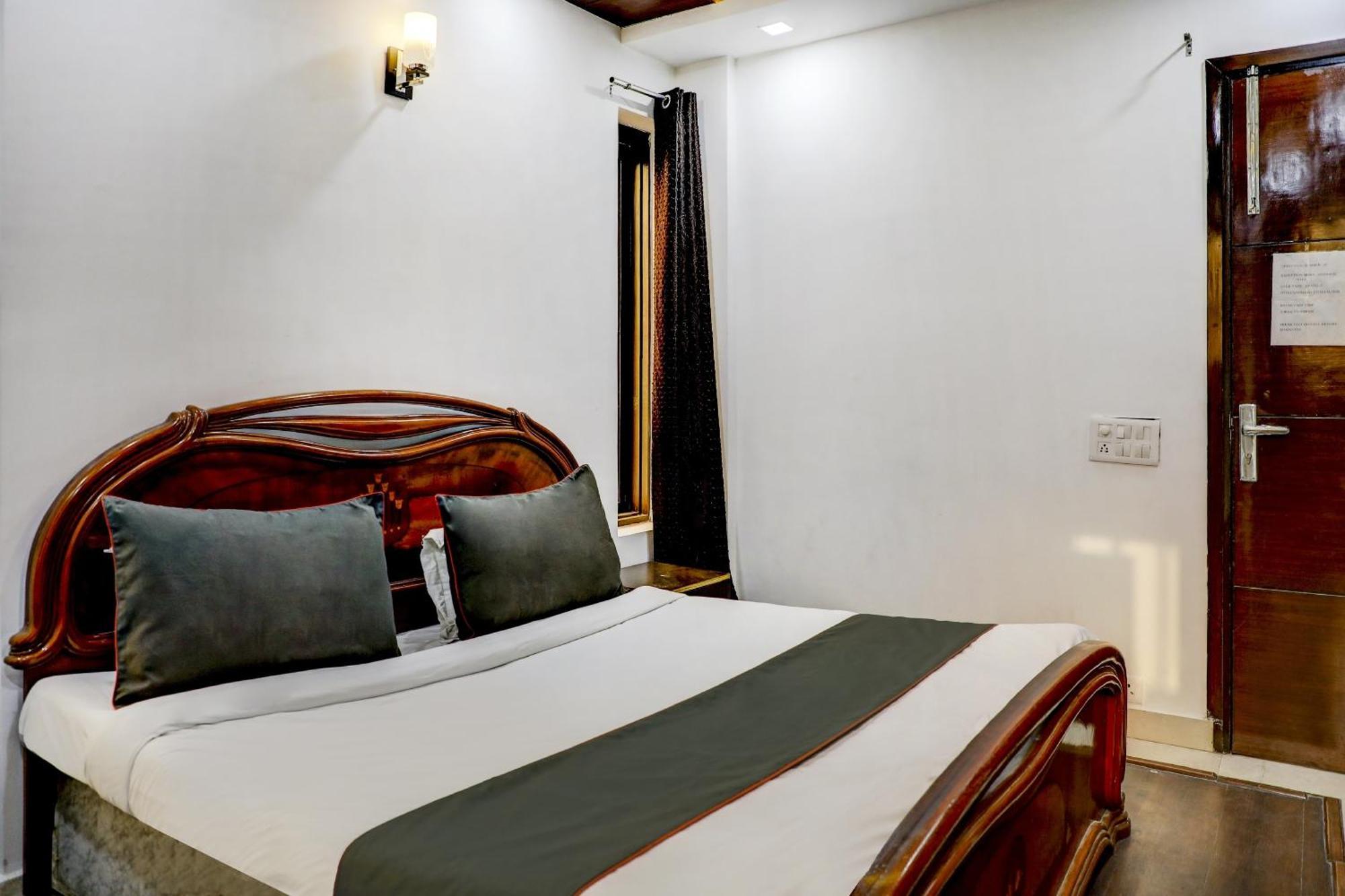 Collection O R S Near Lotus Temple Hotel 4*