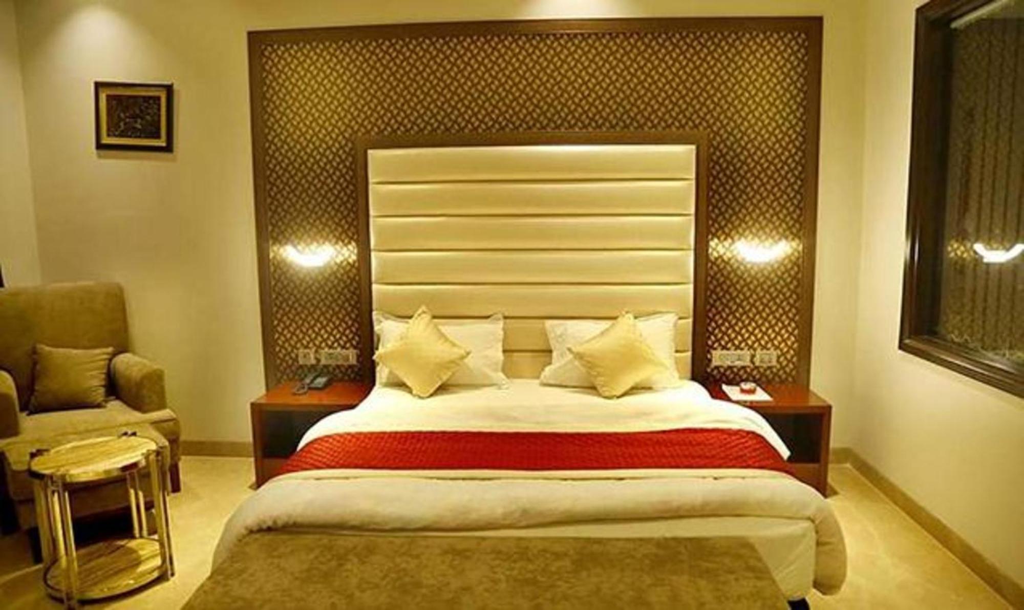Fabhotel Prime C Pearls Hotel
