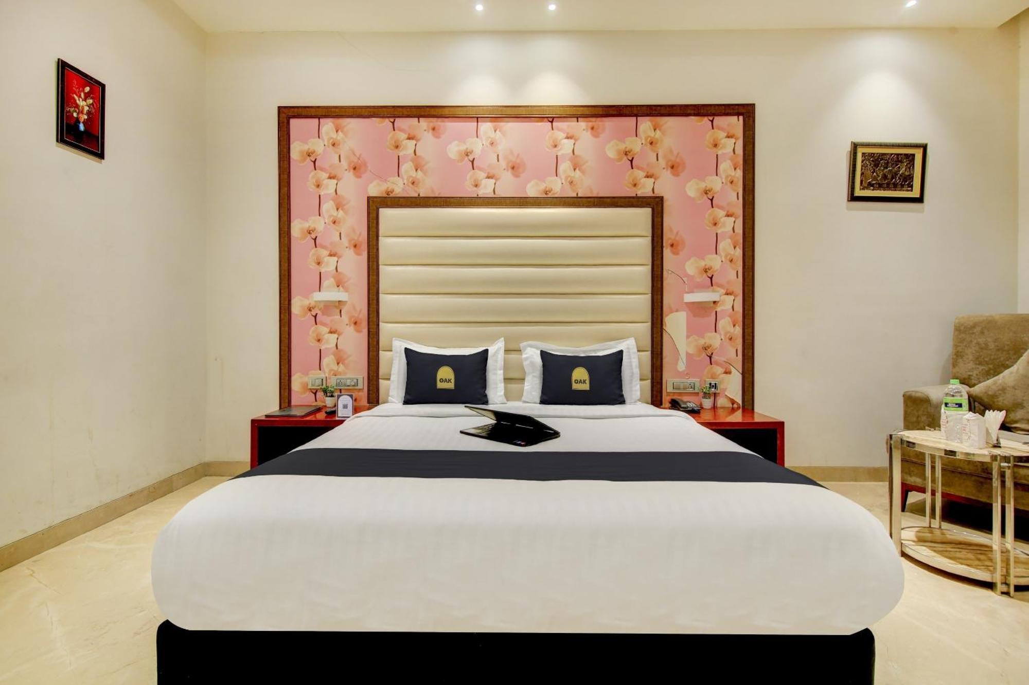 Townhouse Oak C Pearls 4* Delhi (National Capital Territory of India)