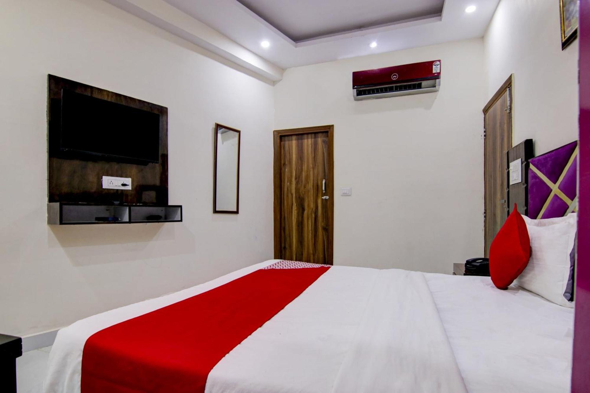 O Blink Near Dashrath Puri Metro Station 3*