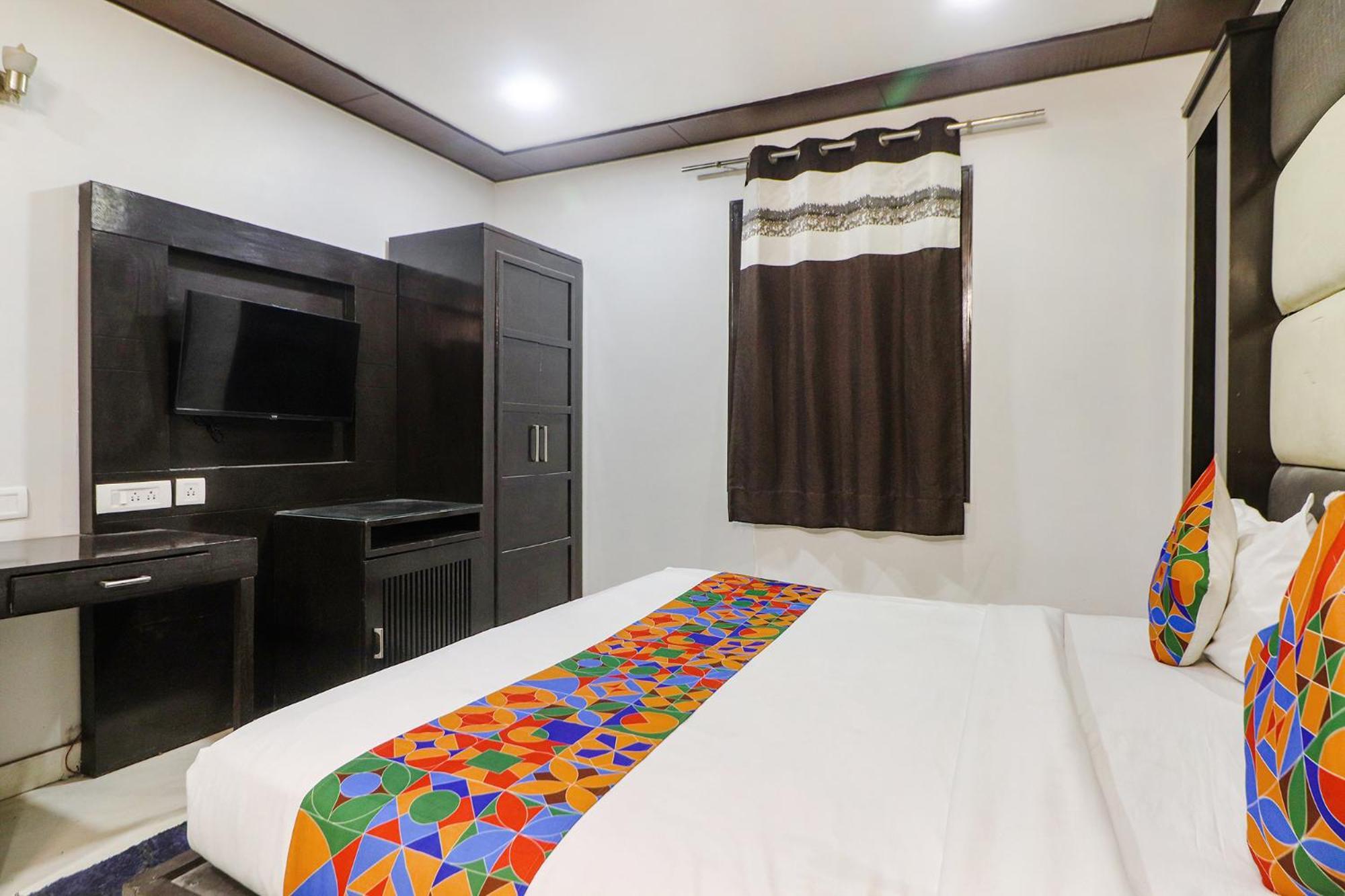 Hotel Fabexpress Sandberry 3*