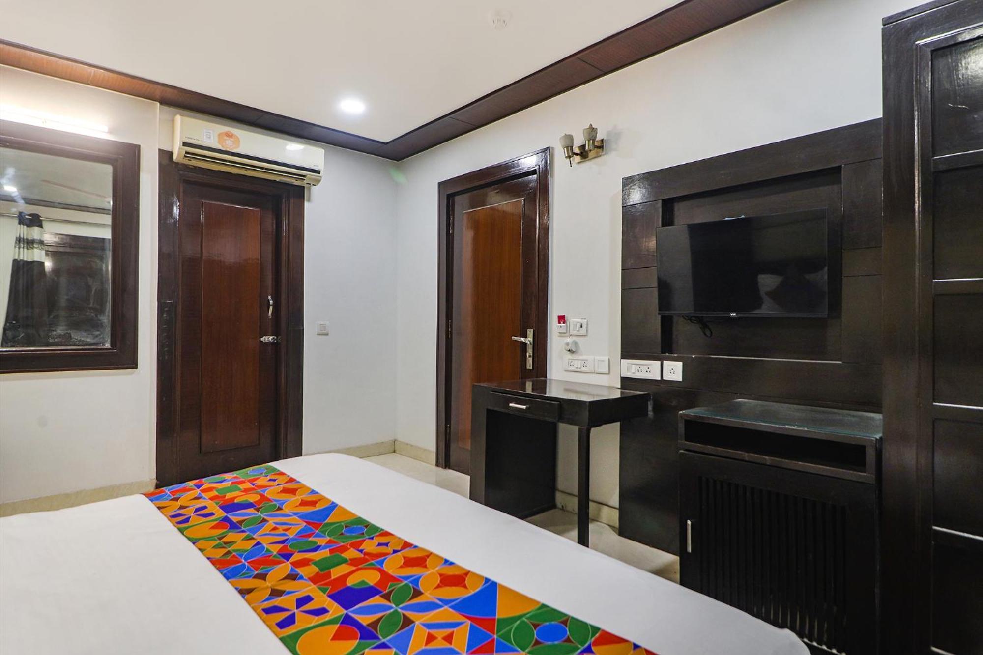 Hotel Fabexpress Sandberry Delhi (National Capital Territory of India)