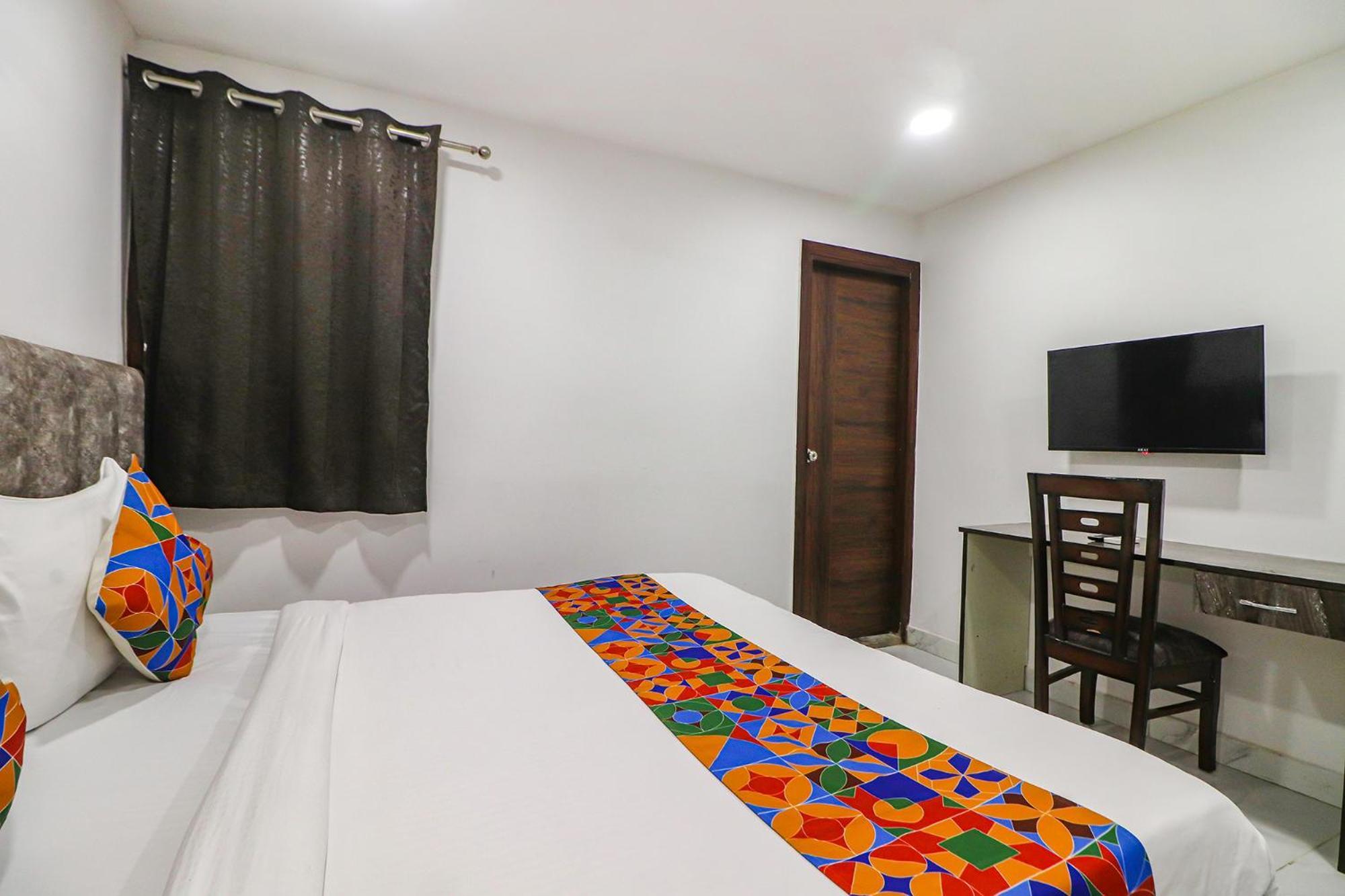 Fabexpress Roadway Hotel 3*
