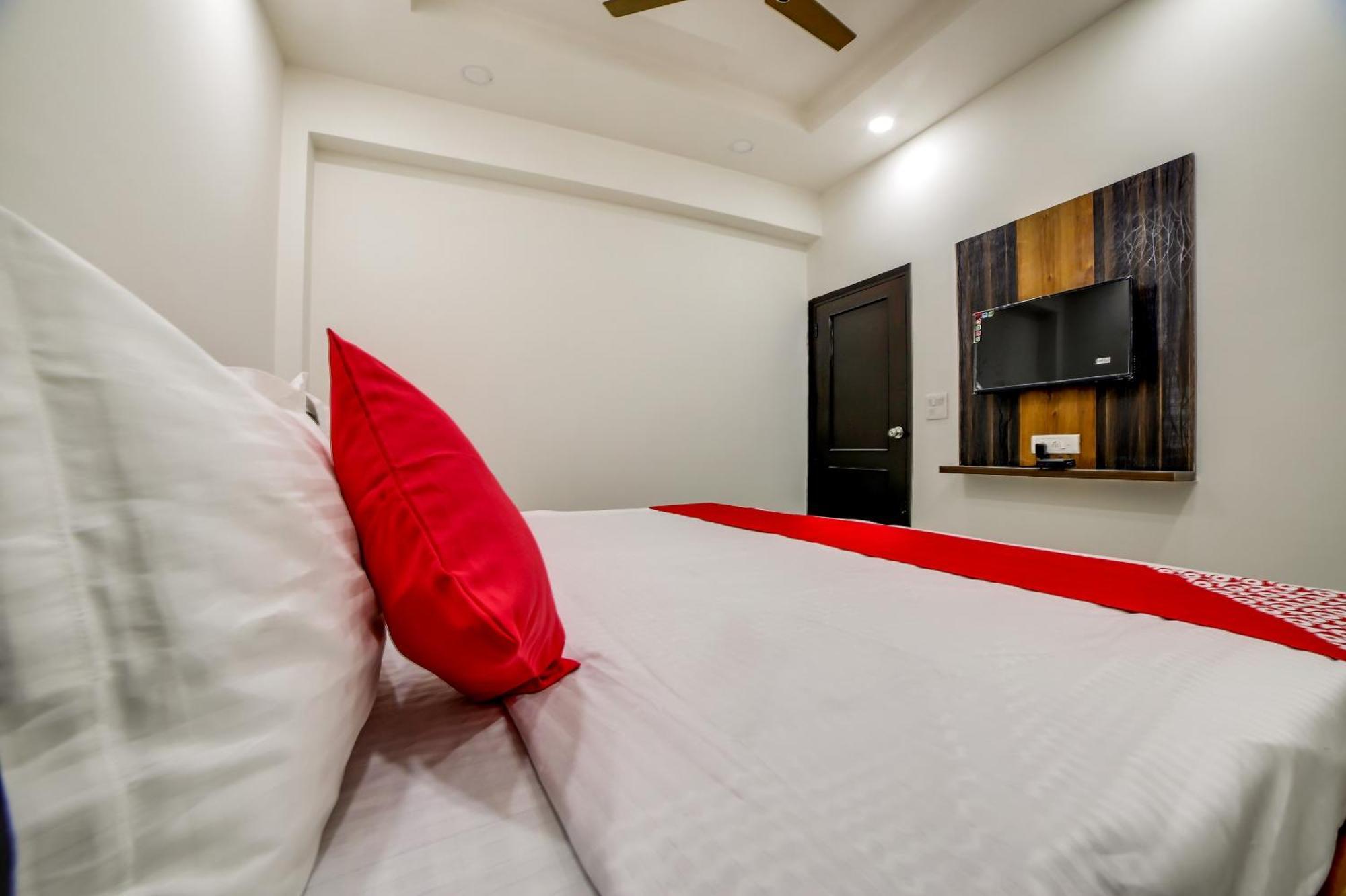 Hotel Oyo Bhera Residency Near Peera Garhi Metro Station New Delhi