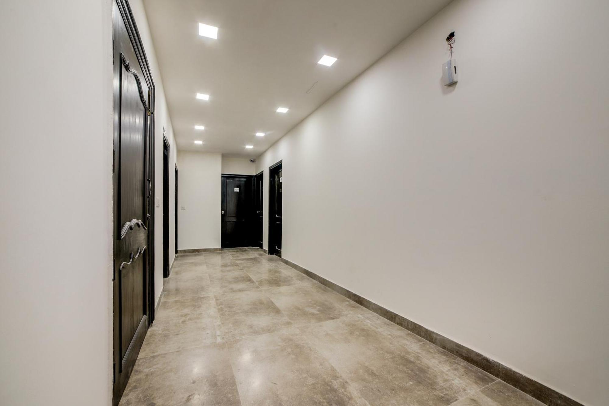 Hotel Oyo Bhera Residency Near Peera Garhi Metro Station *