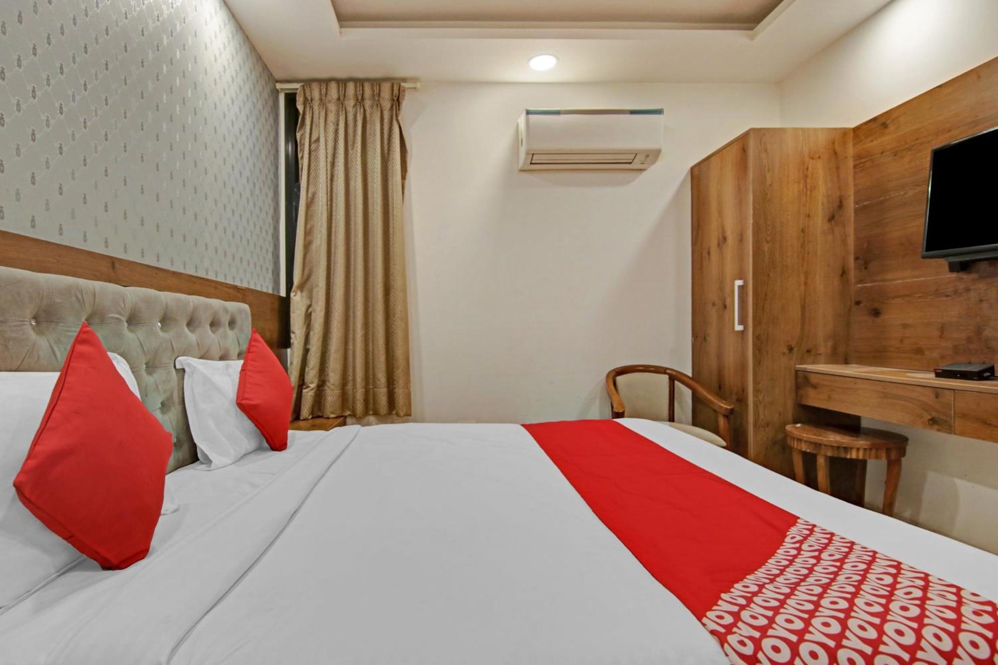 Hotel O Avi 4*
