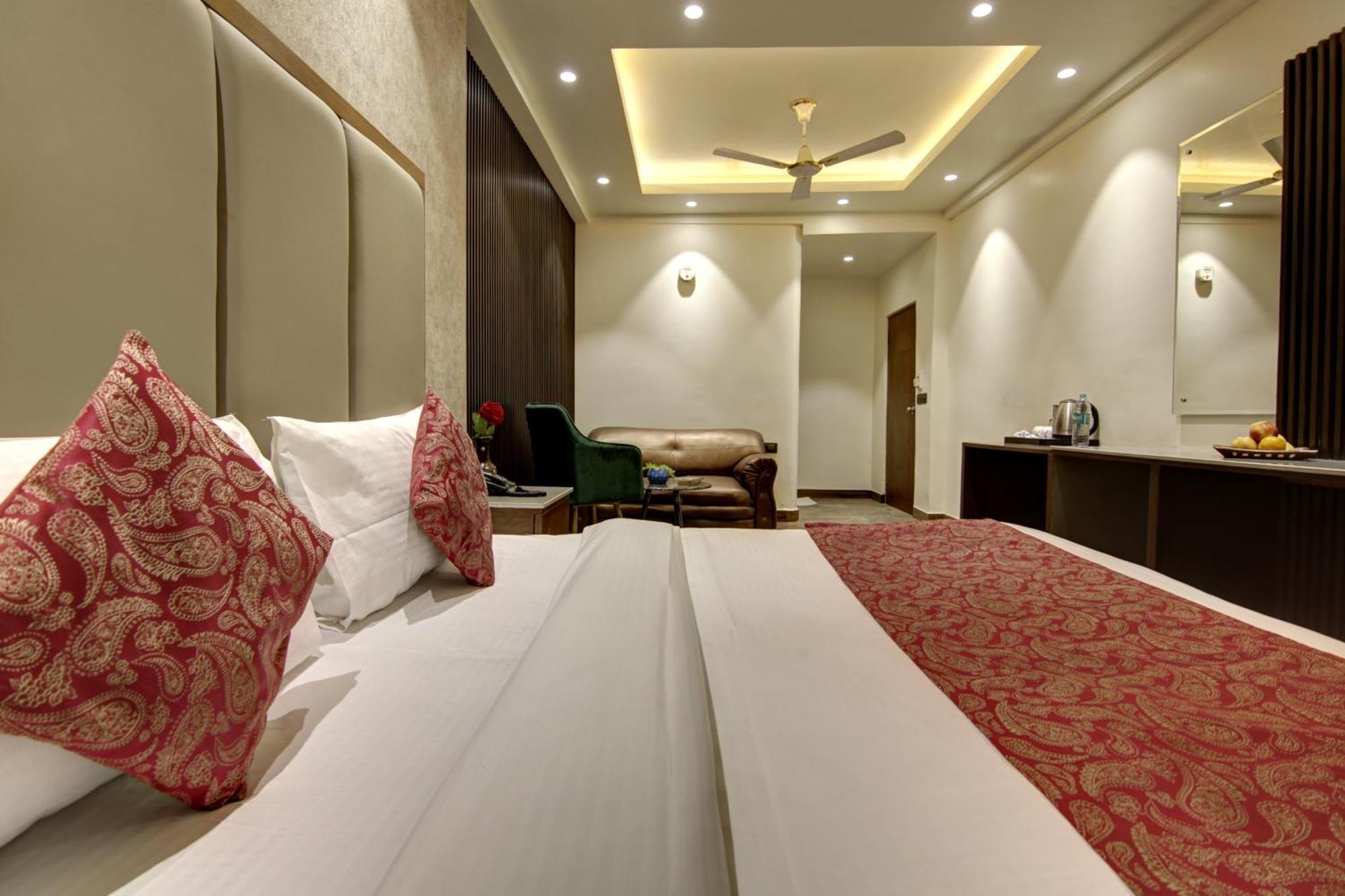 Kashish Plaza - 5 Mins From Metro Station Hotel