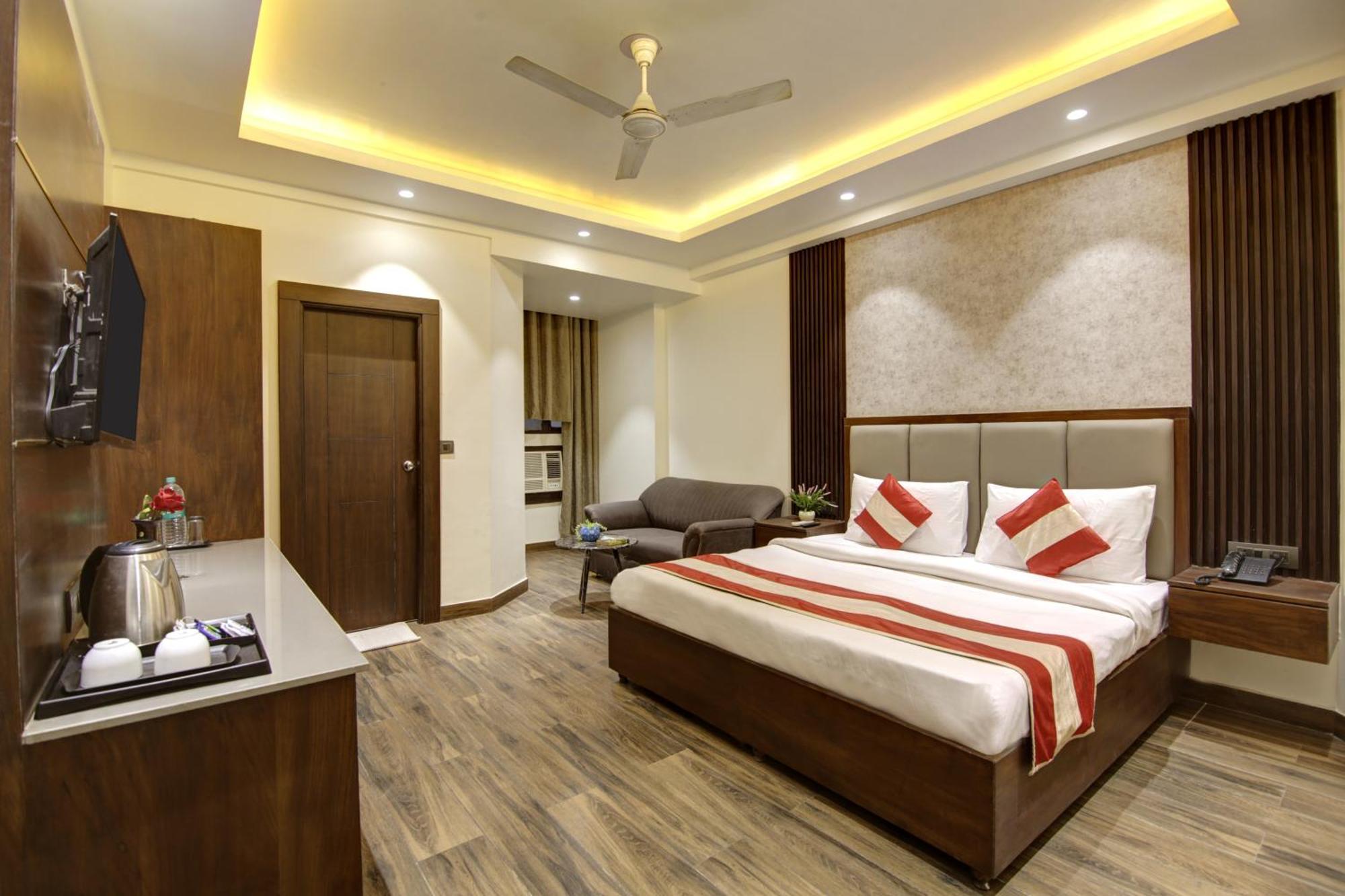 Kashish Plaza - 5 Mins From Metro Station Hotel 3*