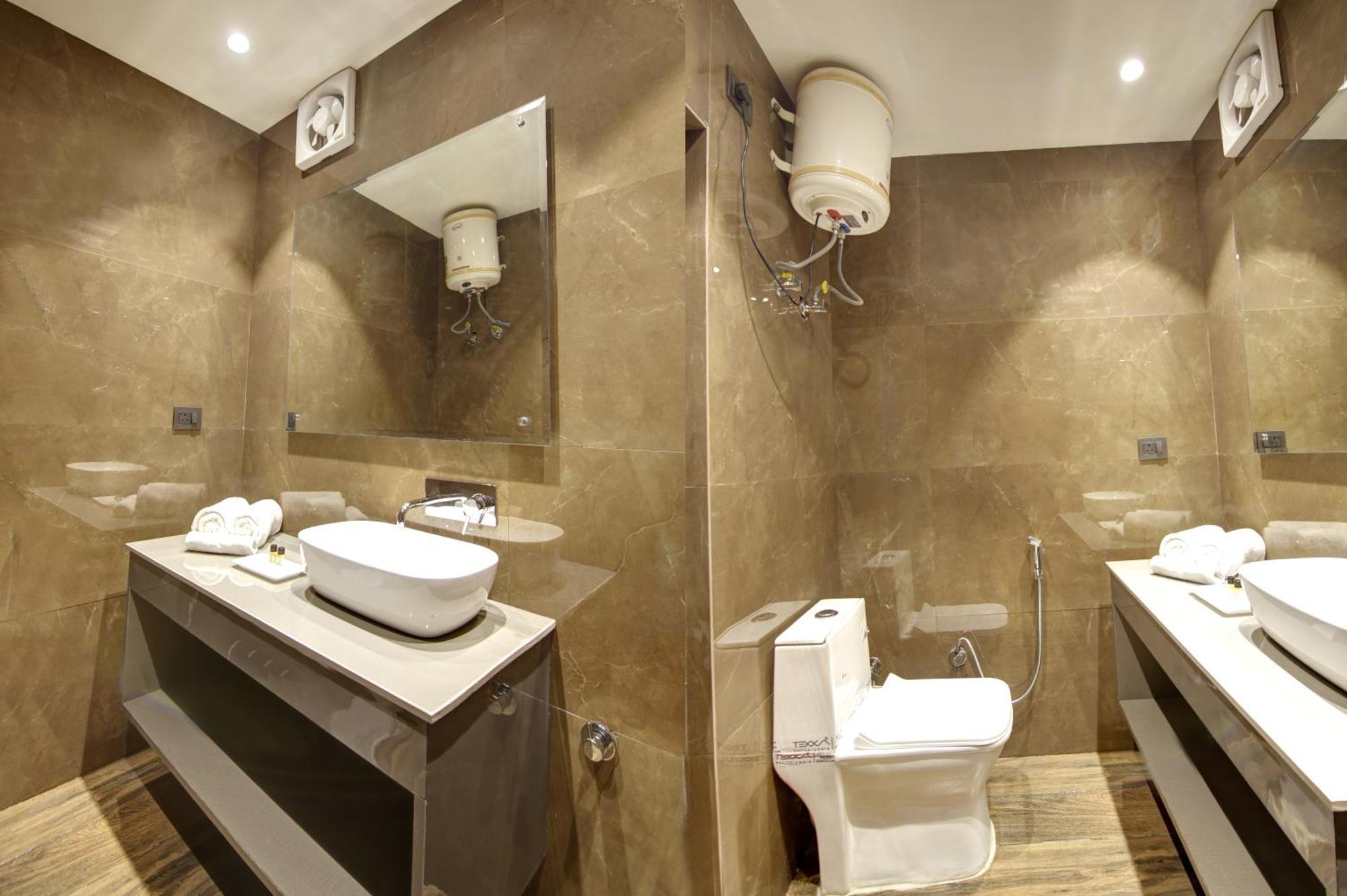 Hotel Kashish Plaza - 5 Mins From Metro Station 3*