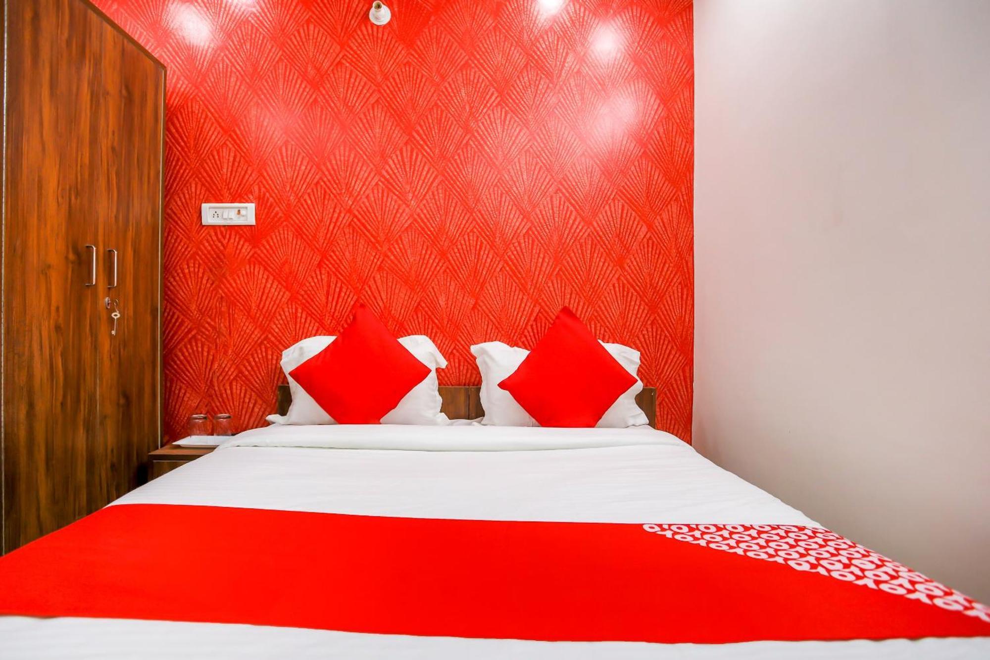 O Icon Near Delhi Airport Hotel 3*