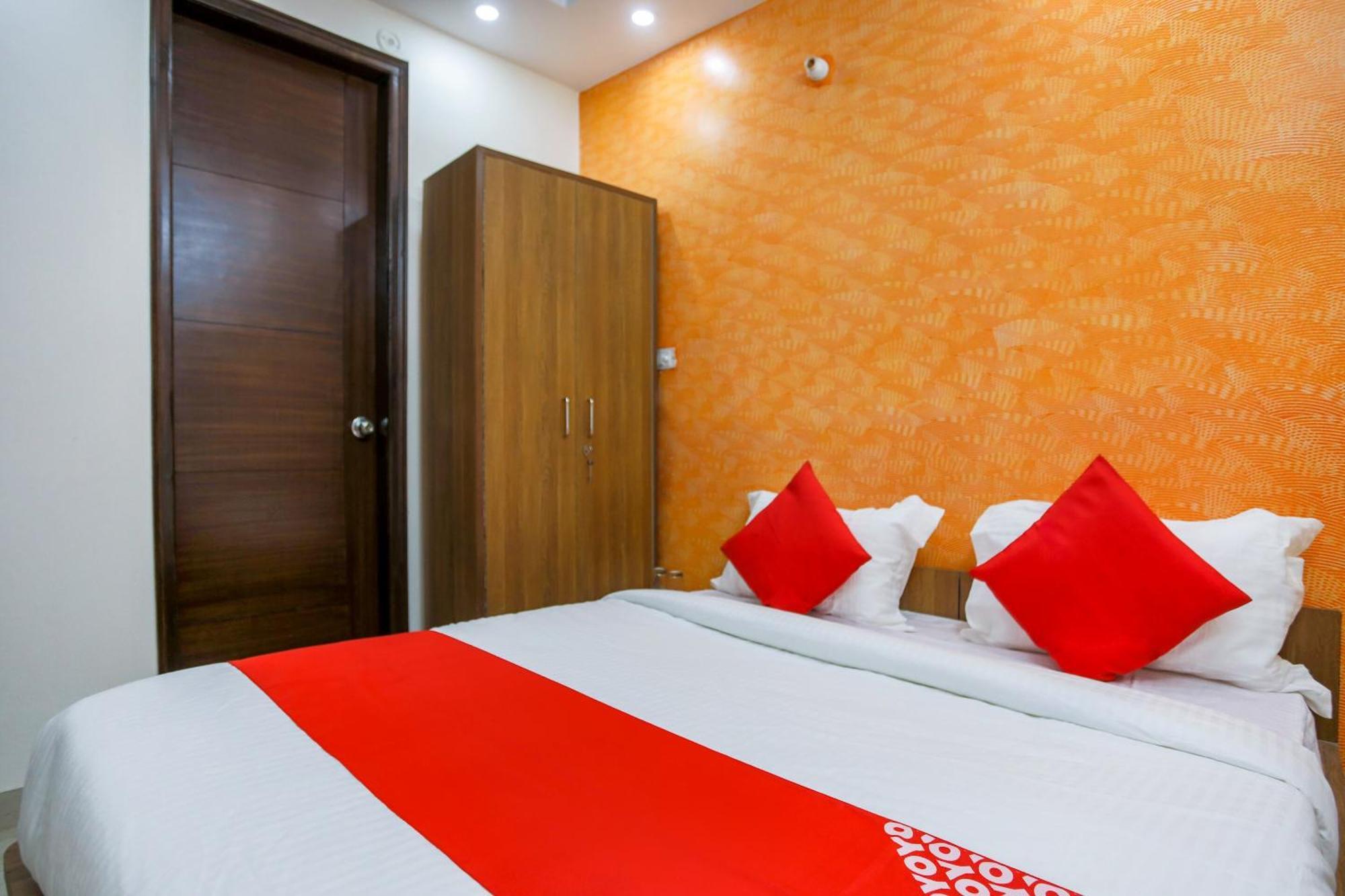 Hotel O Icon Near Delhi Airport