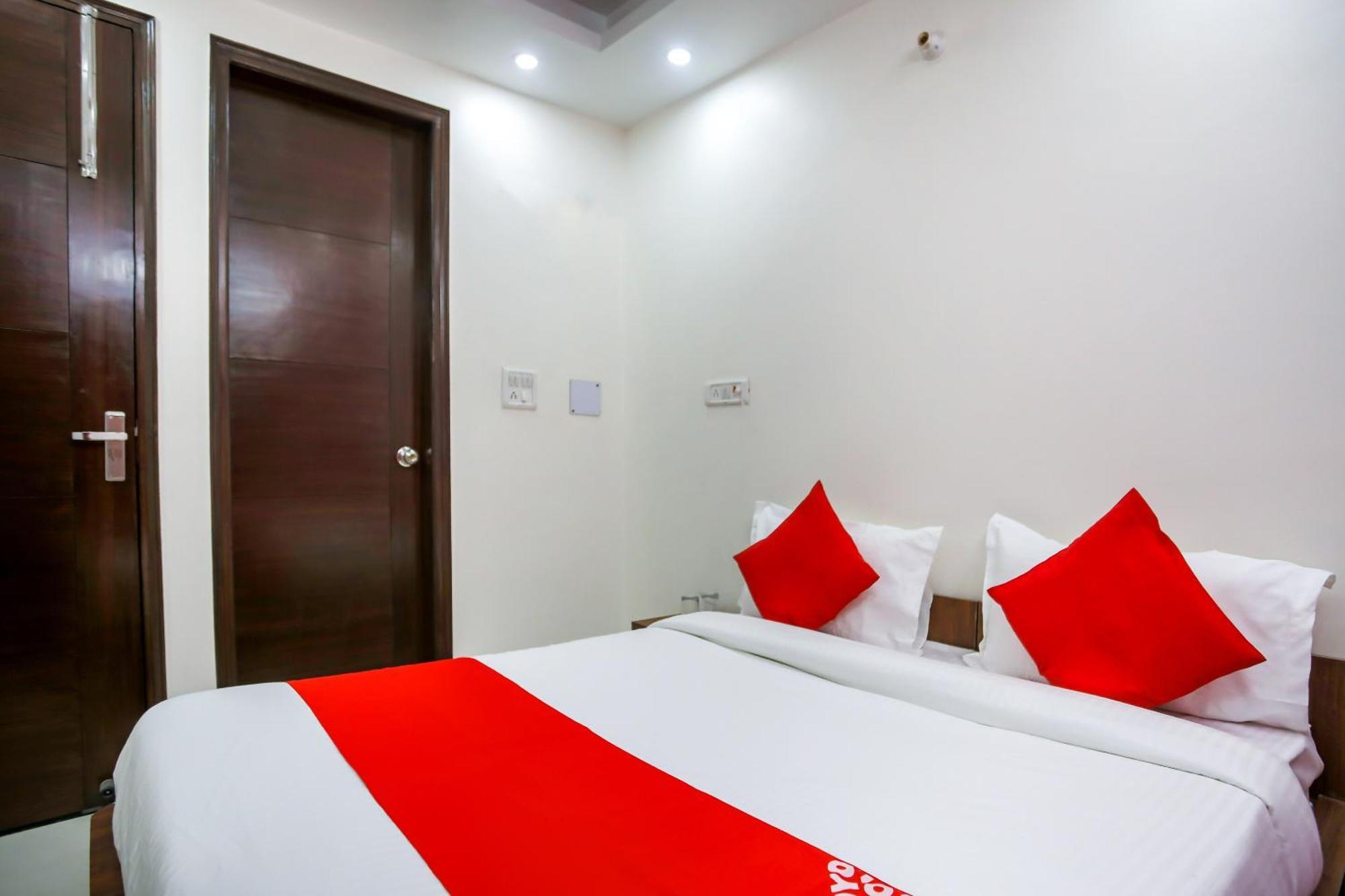 Hotel O Icon Near Delhi Airport 3*