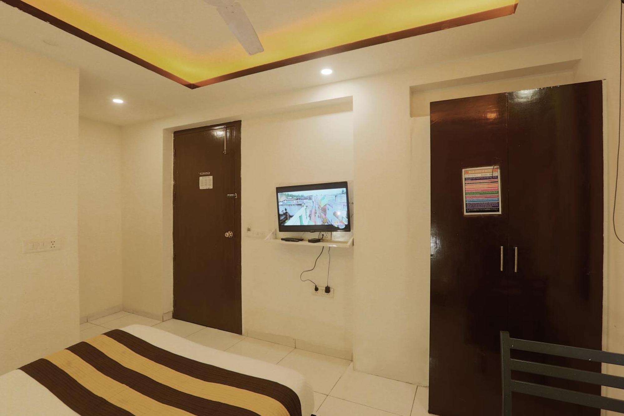 Triton Grand At Delhi Airport 3*
