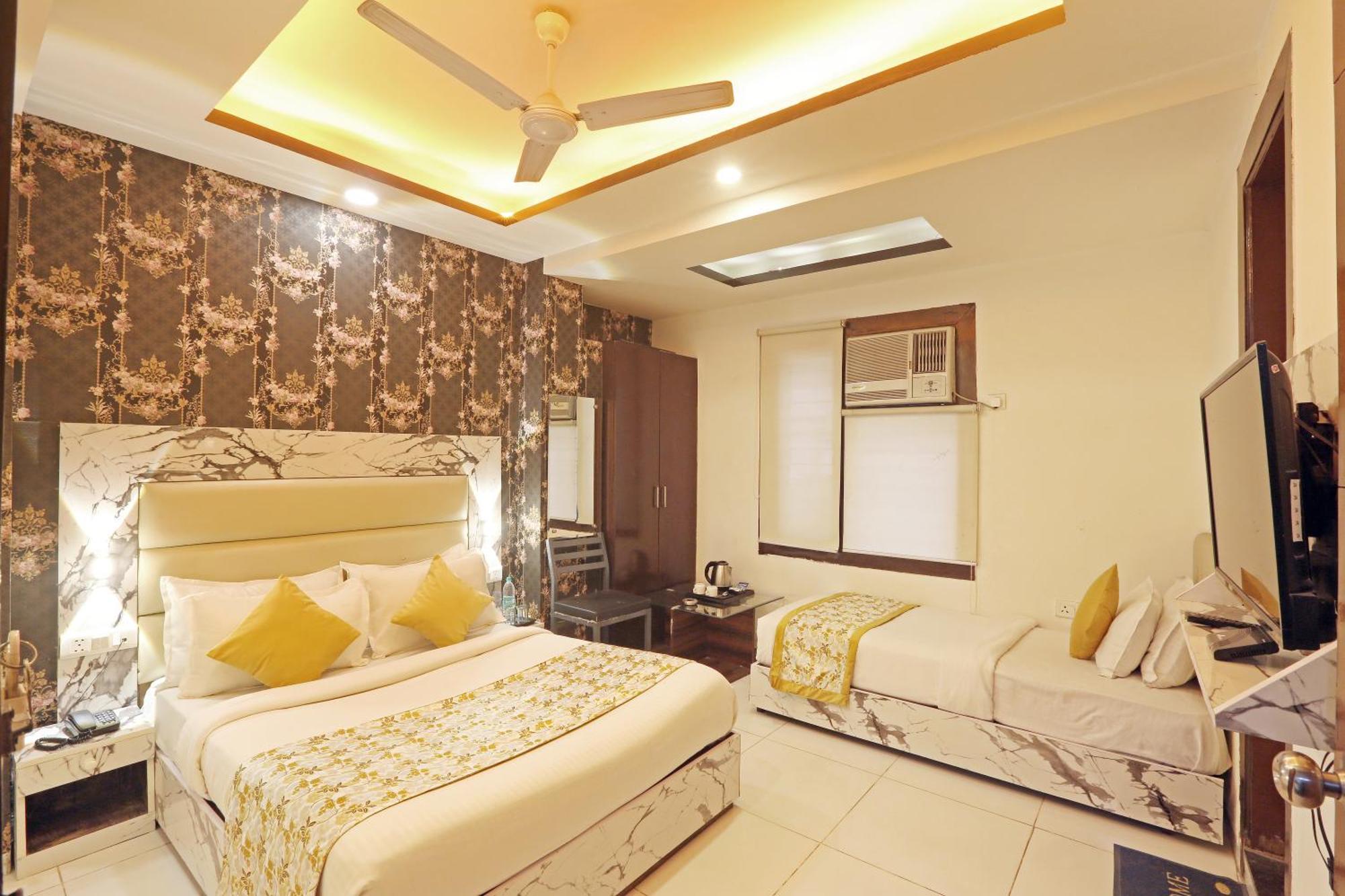 Hotel Triton Grand At Delhi Airport 3*