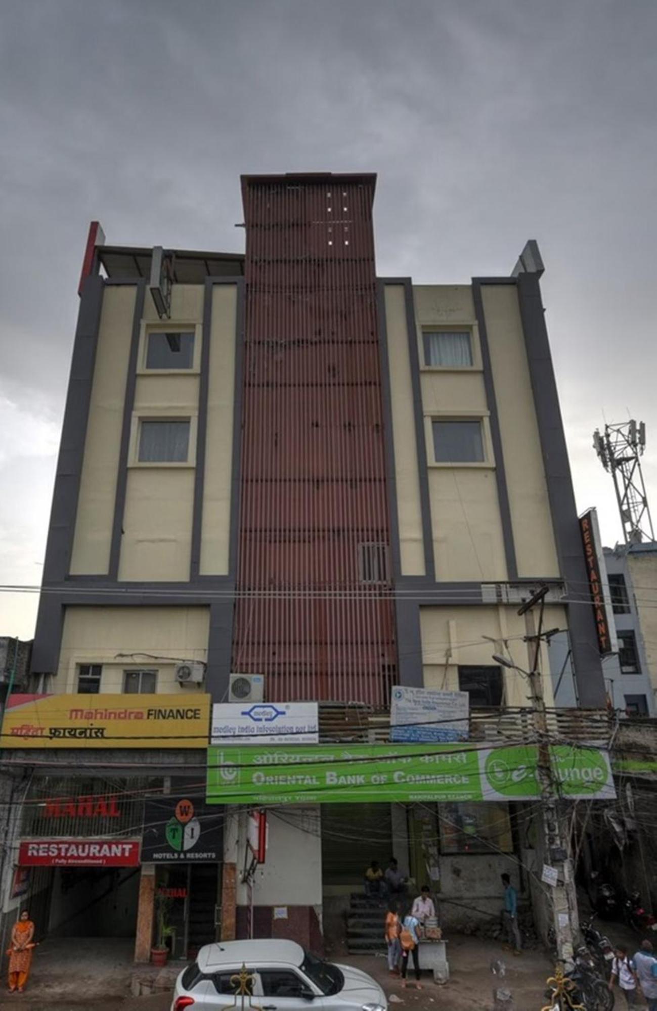 Hotel Airport Mahal 3*