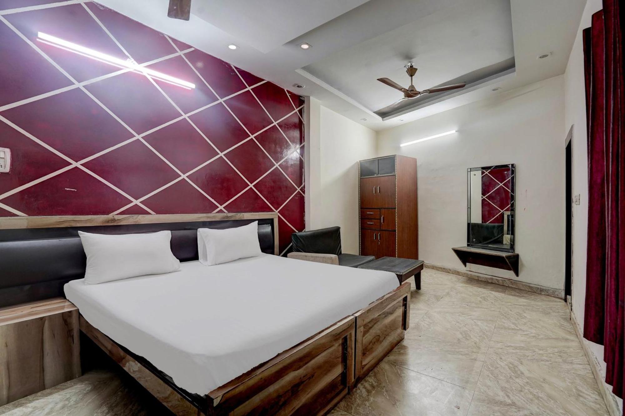O 82304 Travel Hotel New Delhi