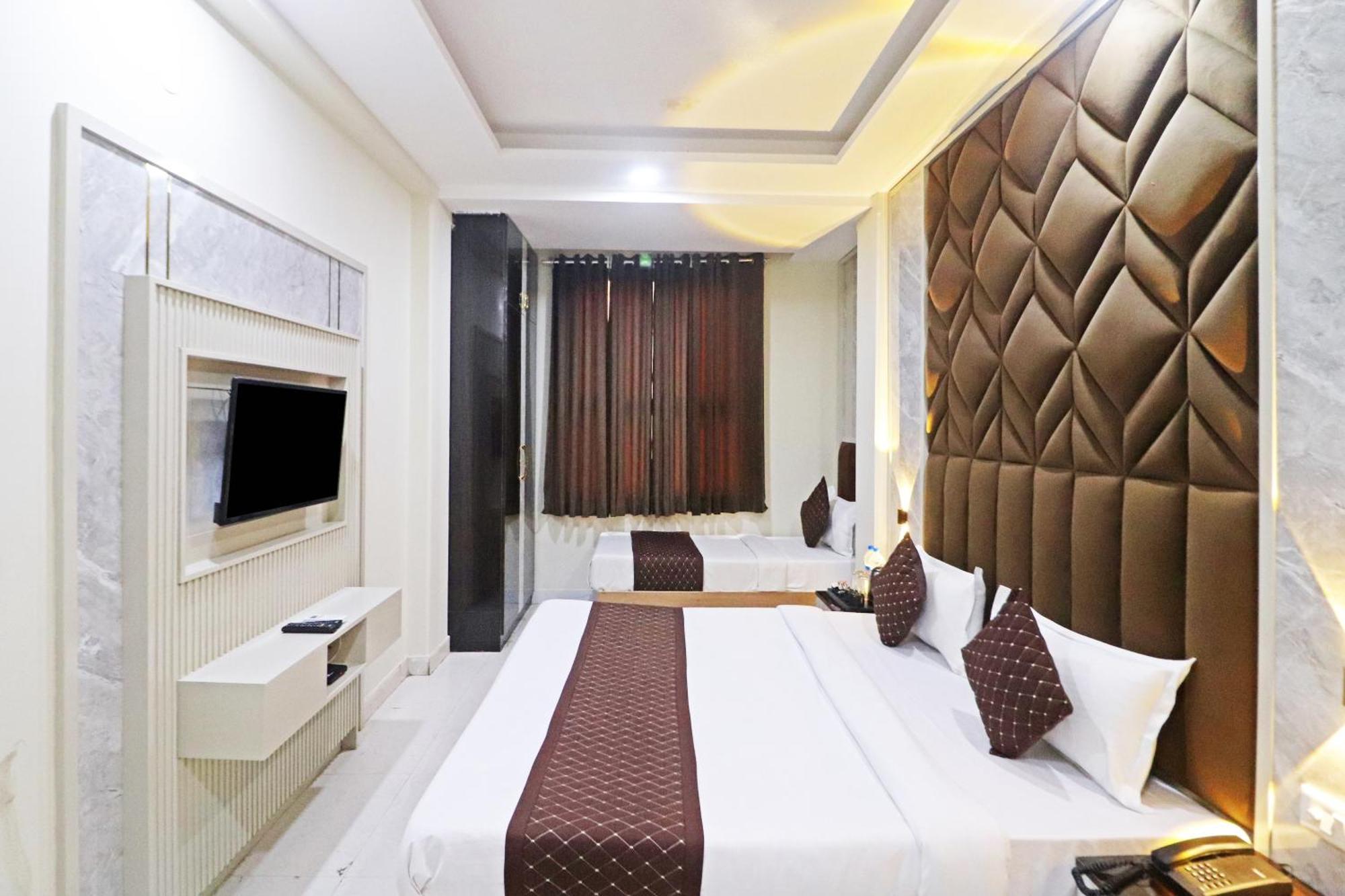 Hotel Qubic Near Igi Delhi Airport 3*