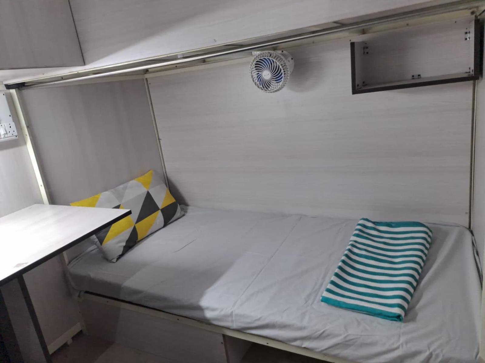 Hostel Abuzz Oxfordcaps Shahpurjaat Delhi