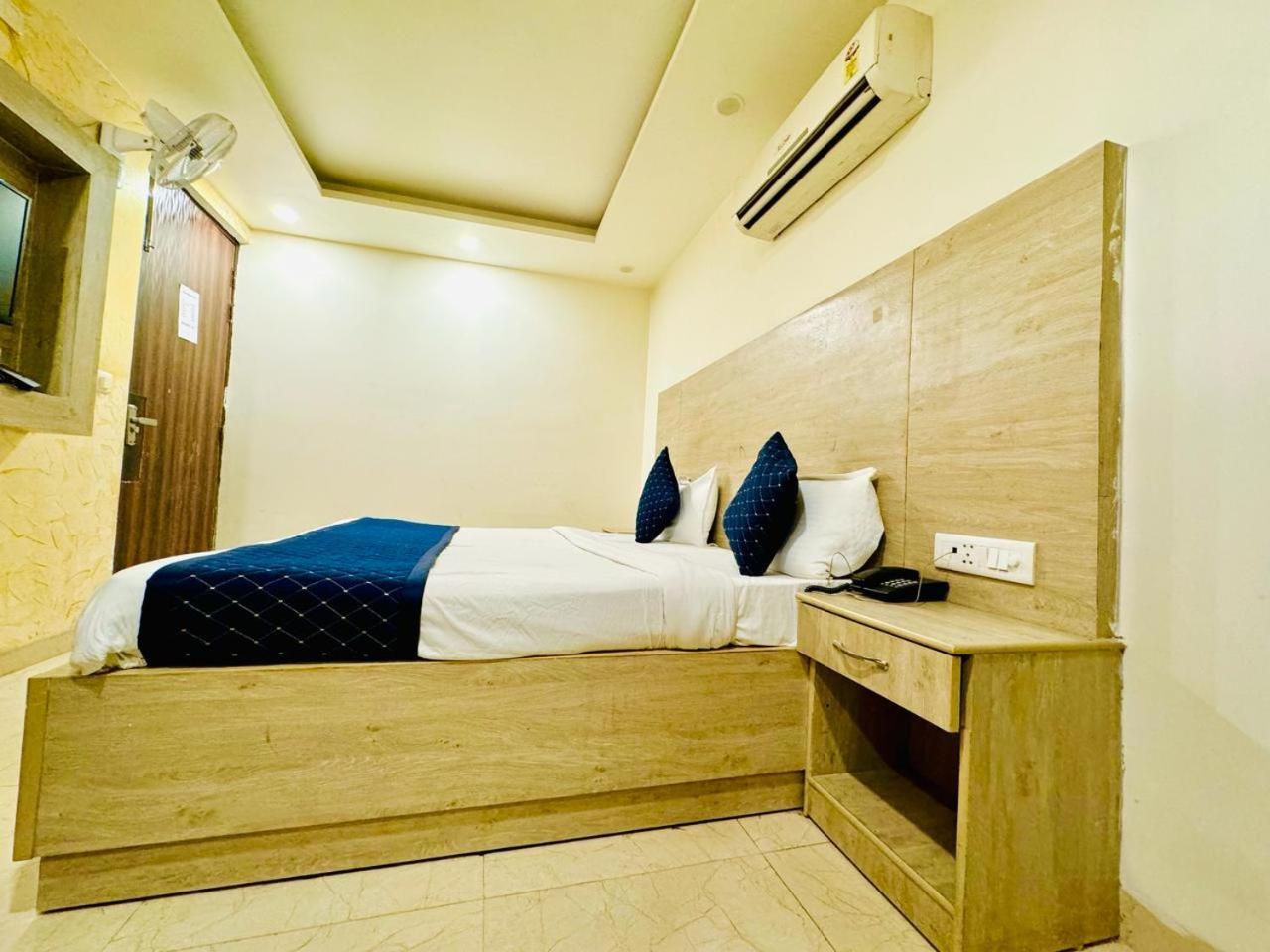 Grand The Near Delhi Airport 3*