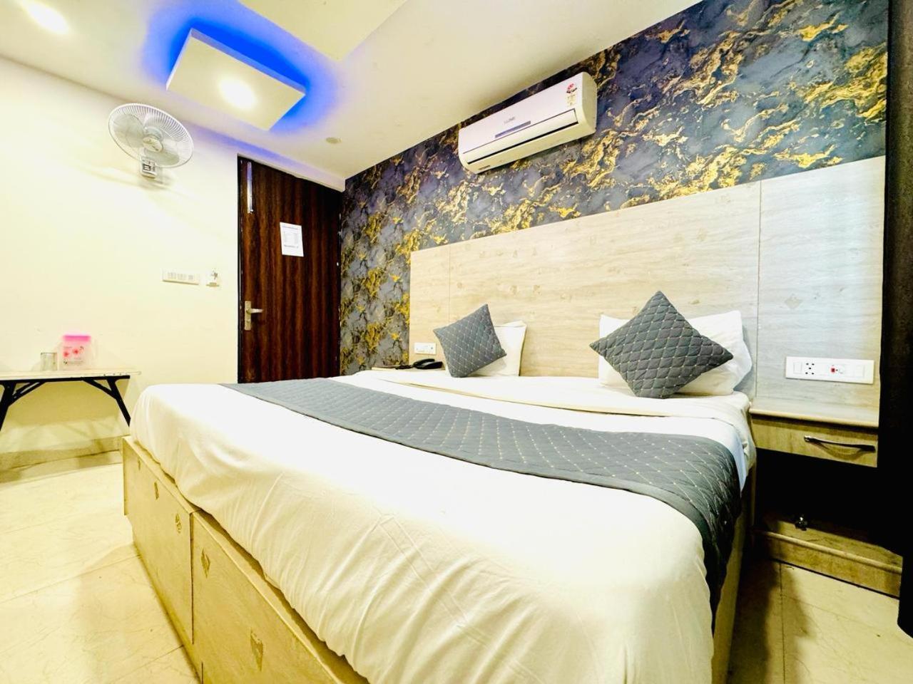 Hotel Grand The Near Delhi Airport 3*