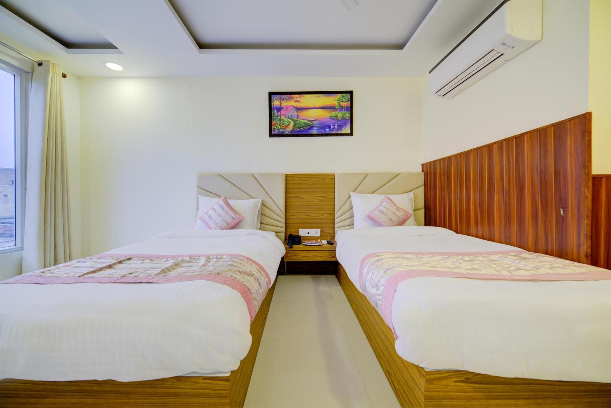 Hotel Grand By D'capitol Near Delhi Airport