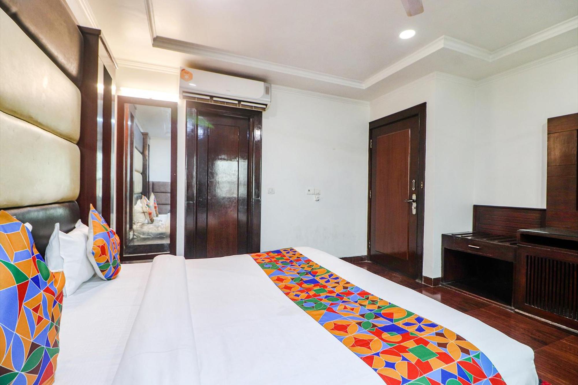 Fabexpress Sandberry Hotel