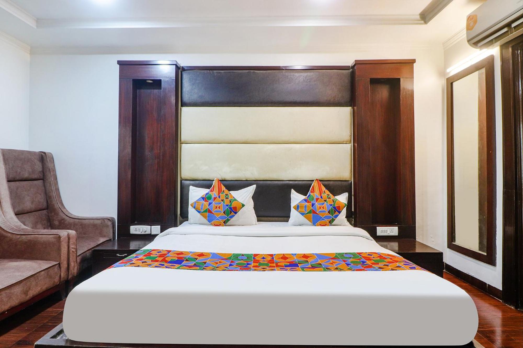 Hotel Fabexpress Sandberry Delhi (National Capital Territory of India)