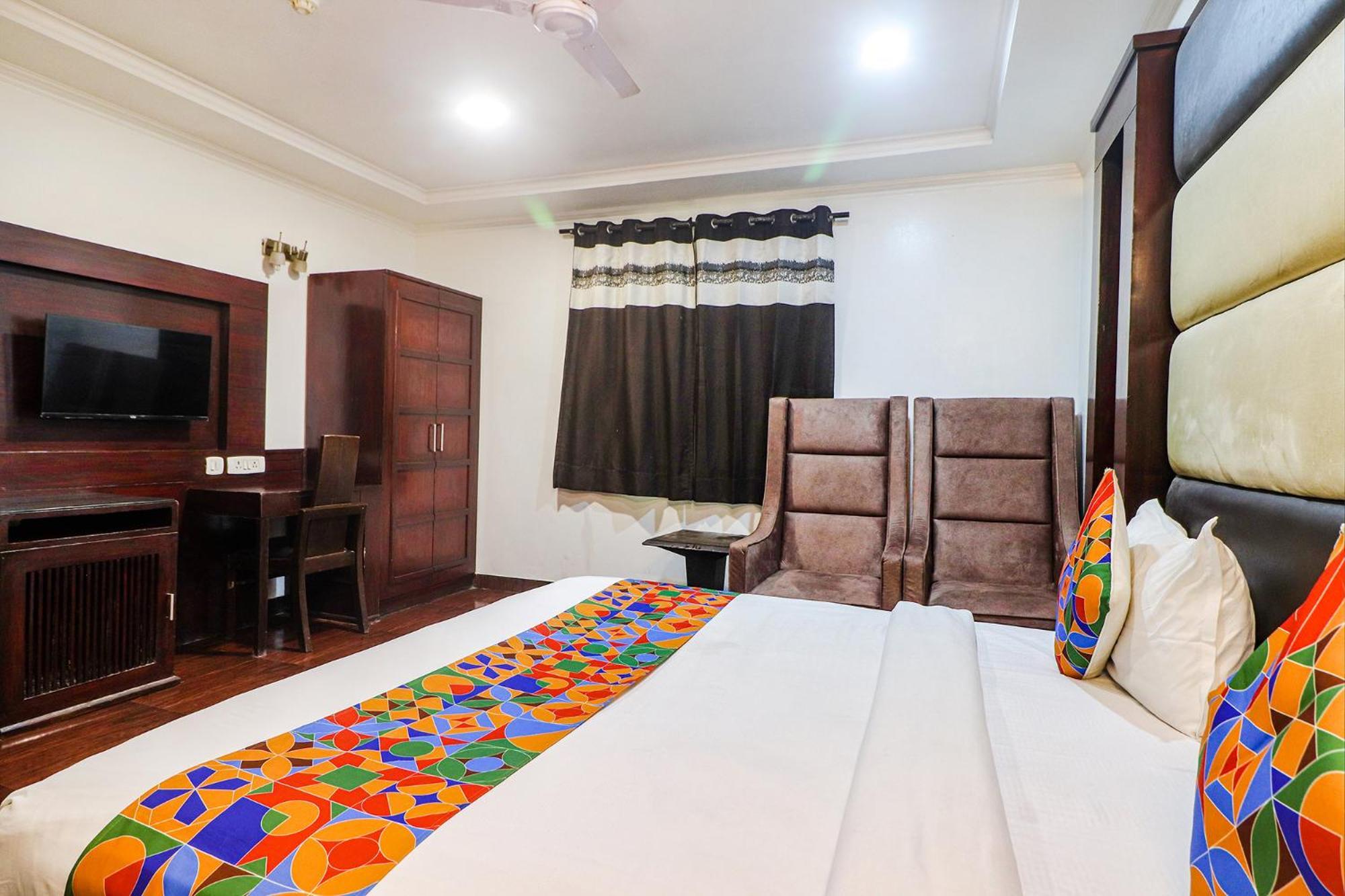 Hotel Fabexpress Sandberry