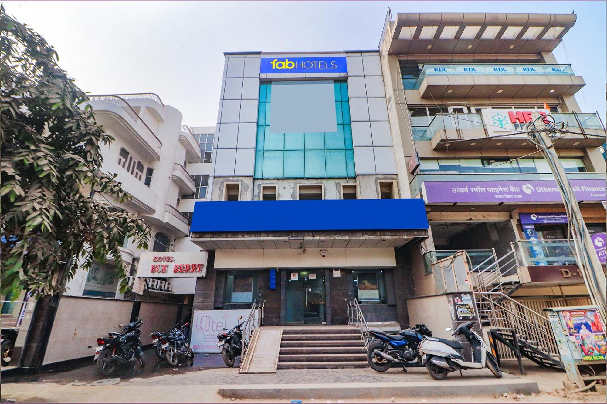 Fabexpress Sandberry Hotel
