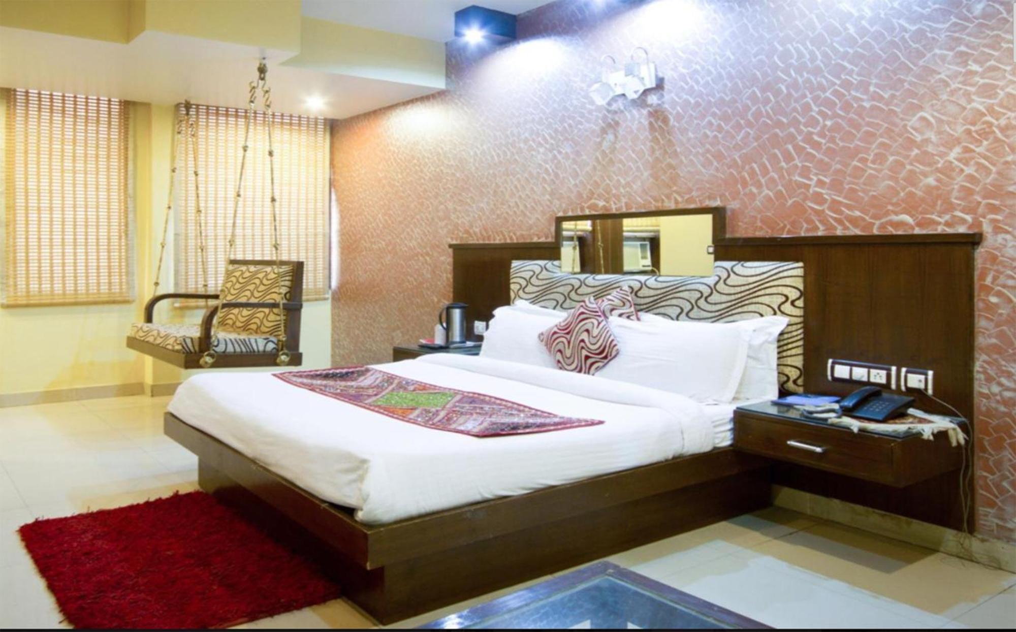 Hotel Shivdev International At Railway Station