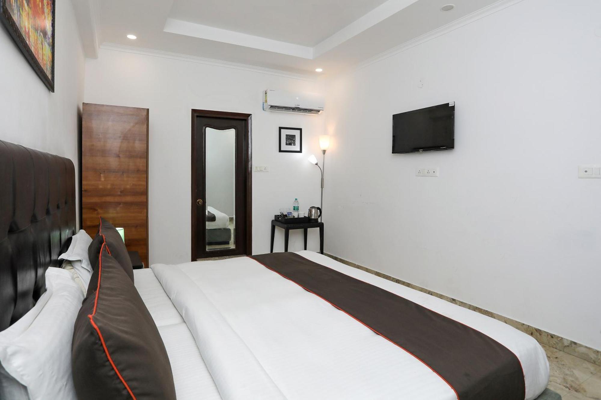 Hotel Collection O Residency Near Dwarka Sector 21 Metro Station 3*